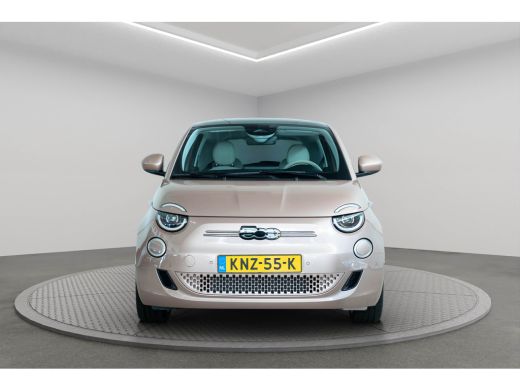 Fiat 500 La Prima 42 kWh | SOH 93,5% | Panoramadak | Camera | Stoelverwarming | Navigatie | Keyless | 17 I... ActivLease financial lease