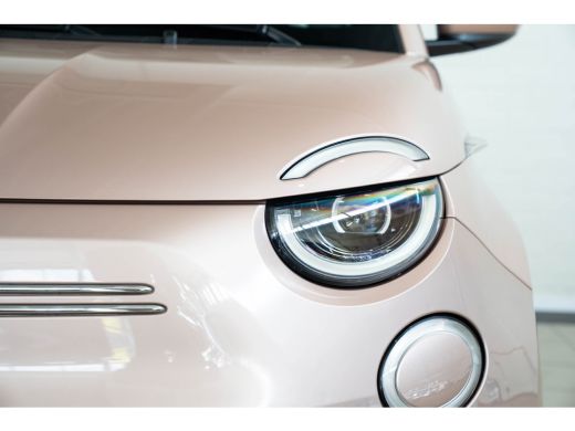 Fiat 500 La Prima 42 kWh | SOH 93,5% | Panoramadak | Camera | Stoelverwarming | Navigatie | Keyless | 17 I... ActivLease financial lease