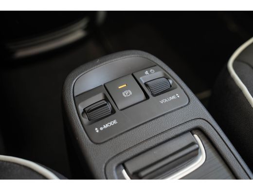 Fiat 500C Urban 42 kWh | SOH 100% | Navigatie | Camera | Parkeersensoren | Stoelverwarming | Climate Contro... ActivLease financial lease