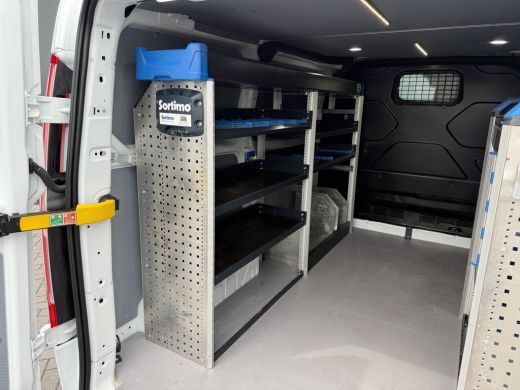 Ford Transit Custom 2.0 TDCI 130 PK / L1H1 / 2.5 TONS TREKHAAK / SORTIMO INRICHTING / AIRCO / CRUISE / 3-ZITS / LED /... ActivLease financial lease