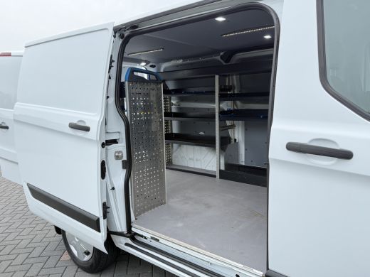 Ford Transit Custom 2.0 TDCI 130 PK / L1H1 / 2.5 TONS TREKHAAK / SORTIMO INRICHTING / AIRCO / CRUISE / 3-ZITS / LED /... ActivLease financial lease
