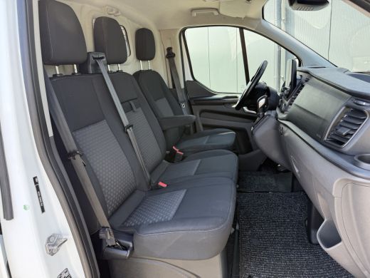 Ford Transit Custom 2.0 TDCI 130 PK / L2H1 / AUTOMAAT / TREKHAAK / AIRCO / CRUISE / CAMERA / 3-ZITS / LED / STOEL -EN... ActivLease financial lease