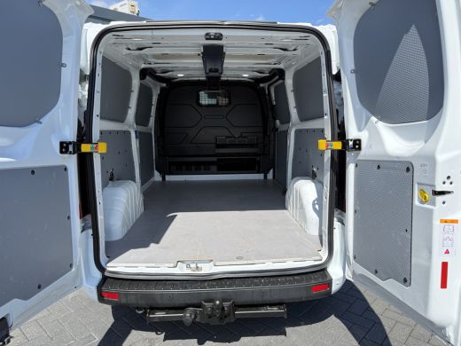 Ford Transit Custom 2.0 TDCI 130 PK / L2H1 / AUTOMAAT / TREKHAAK / AIRCO / CRUISE / CAMERA / 3-ZITS / LED / STOEL -EN... ActivLease financial lease