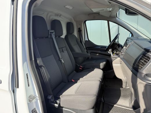 Ford Transit Custom 2.0 TDCI / L1H1 / 1e EIG. / 2.5 TONS TREKHAAK / IMPERIAAL / 3-ZITS / STOEL -EN VOORRUIT VERWARMIN... ActivLease financial lease