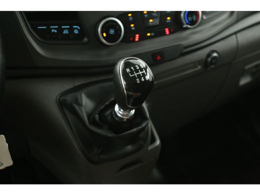 Ford Transit Custom 2.0 TDCI L2H1 | 2800kg Trekgew. | Airco | Cruise | 3 Zits | Carplay | Trekhaak | Parkeersens. ActivLease financial lease