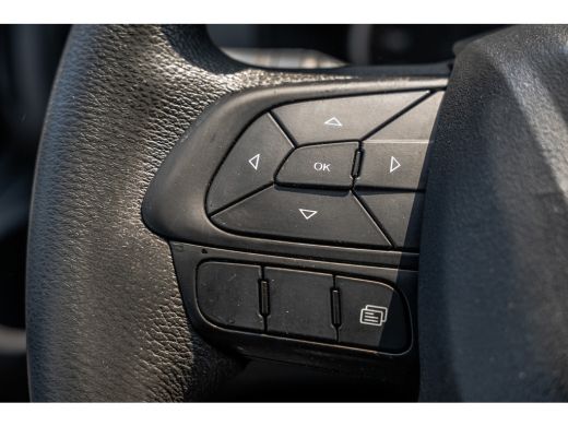 Iveco Daily 35S14 | 140PK | 3.5T Trekgewicht | 3-Zits | Airco | Trekhaak ActivLease financial lease