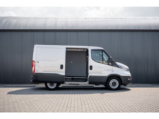 Iveco Daily 35S14 | 140PK | 3.5T Trekgewicht | 3-Zits | Airco | Trekhaak ActivLease financial lease