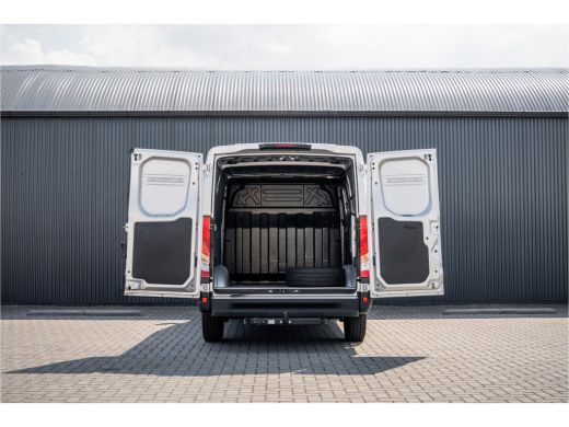 Iveco Daily 35S14 | 140PK | 3.5T Trekgewicht | 3-Zits | Airco | Trekhaak ActivLease financial lease