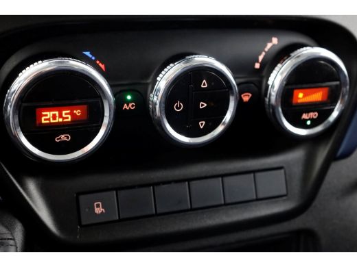 Iveco Daily 35S18 3.0 180pk HiMatic Automaat Bakwagen met laadklep H240cm 03-2022 ActivLease financial lease