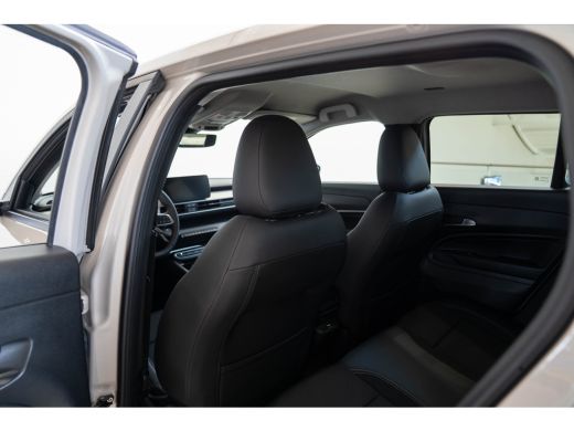 Jeep Avenger Summit 54 kWh | SOH 97% | Apple Carplay & Android Auto | Camera | Parkeersensoren | Climate Contr... ActivLease financial lease