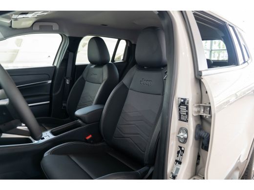 Jeep Avenger Summit 54 kWh | SOH 97% | Apple Carplay & Android Auto | Camera | Parkeersensoren | Climate Contr... ActivLease financial lease