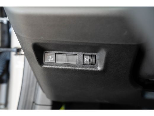 Jeep Avenger Summit 54 kWh | SOH 97% | Apple Carplay & Android Auto | Camera | Parkeersensoren | Climate Contr... ActivLease financial lease