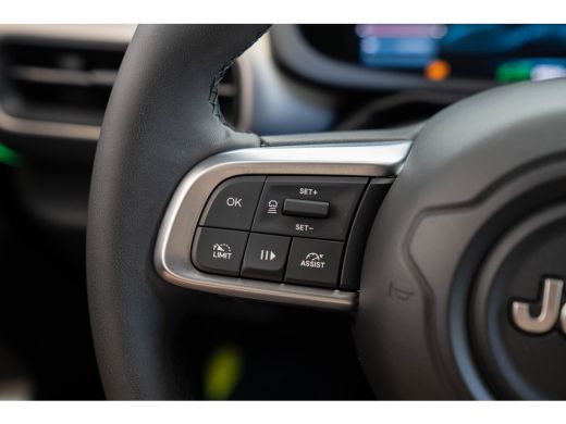 Jeep Avenger Summit 54 kWh | SOH 97% | Apple Carplay & Android Auto | Camera | Parkeersensoren | Climate Contr... ActivLease financial lease