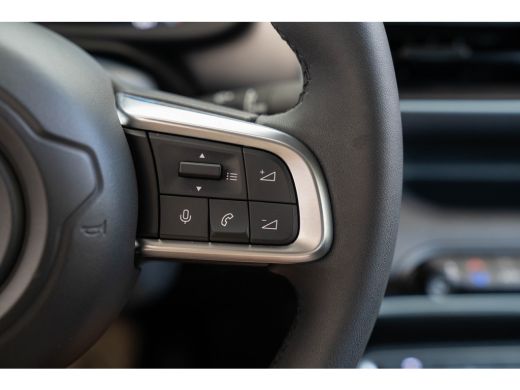 Jeep Avenger Summit 54 kWh | SOH 97% | Apple Carplay & Android Auto | Camera | Parkeersensoren | Climate Contr... ActivLease financial lease