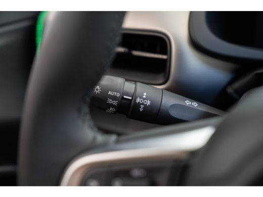Jeep Avenger Summit 54 kWh | SOH 97% | Apple Carplay & Android Auto | Camera | Parkeersensoren | Climate Contr... ActivLease financial lease