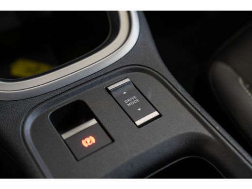 Jeep Avenger Summit 54 kWh | SOH 97% | Apple Carplay & Android Auto | Camera | Parkeersensoren | Climate Contr... ActivLease financial lease