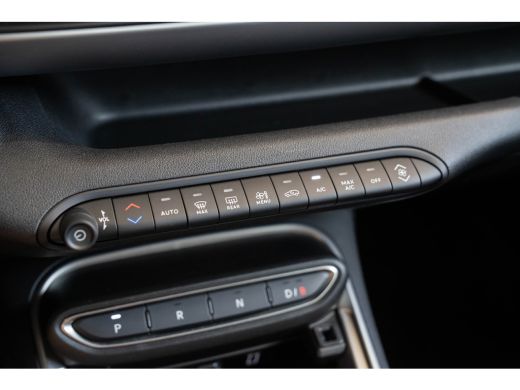 Jeep Avenger Summit 54 kWh | SOH 97% | Apple Carplay & Android Auto | Camera | Parkeersensoren | Climate Contr... ActivLease financial lease