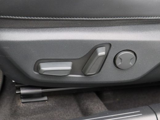 Kia Niro EV ComfortLine 64.8 kWh 204 Pk | Trekhaak | Adaptive Cruise | Stoel/Stuurverwarming | Camera | CarPl... ActivLease financial lease