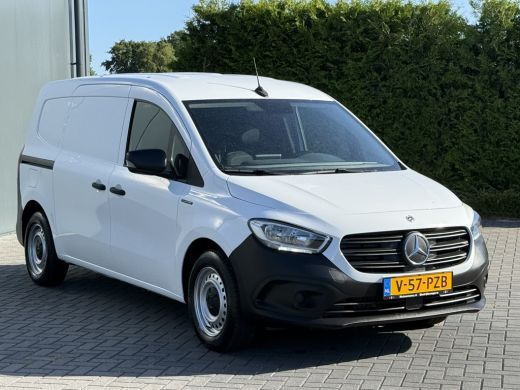 Mercedes-Benz eCitan 112 Pro 51 kWh / L2H1 / TREKHAAK / 3-ZITS / **3.698 KM!!** / CAMERA / CRUISE / ECC / CARPLAY ActivLease financial lease