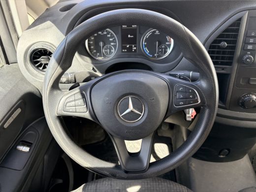 Mercedes-Benz eVito 112 66kWh L2 Elektrisch 95.8% (SOH) 280-WLTP 80kw Snelladen Climate Control Cruise Control Camera... ActivLease financial lease