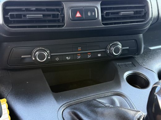 Opel Combo 1.5D 102 PK / L2H1 / Edition / 1e EIG. / INRICHTING / COOLBOX / TREKHAAK / CAMERA / CRUISE / CARPLAY ActivLease financial lease