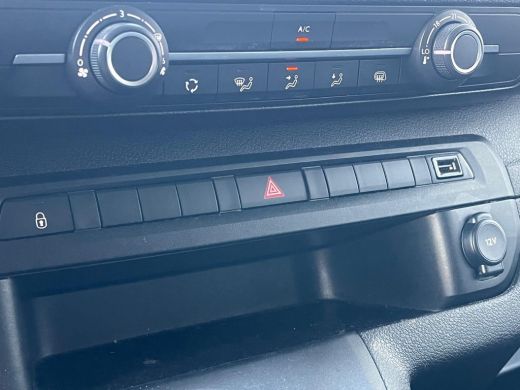 Peugeot Expert 2.0 BlueHDI 180 S&S DC DC | Trekhaak | Dubbele schuifdeur | Navigatie | Camera | Cruise Control |... ActivLease financial lease