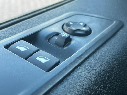 Peugeot Expert 2.0 BlueHDI 180 S&S DC DC | Trekhaak | Dubbele schuifdeur | Navigatie | Camera | Cruise Control |... ActivLease financial lease