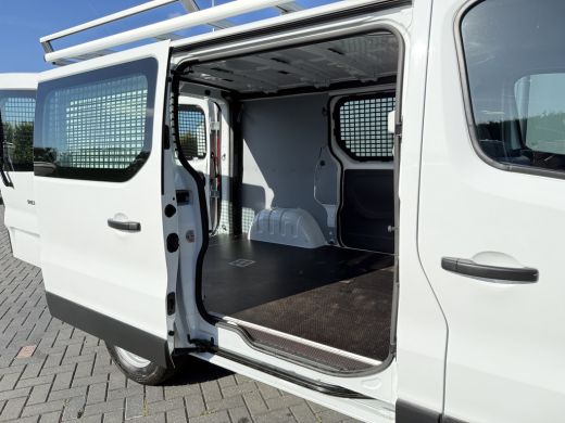 Renault Trafic 2.0 dCi 120 PK / L1H1 / 1e EIG. / 2x SCHUIFDEUR / IMPERIAAL / TREKHAAK / LED / CRUISE / 3-ZITS ActivLease financial lease