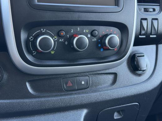 Renault Trafic 2.0 dCi 120 PK / L1H1 / 1e EIG. / 2x SCHUIFDEUR / IMPERIAAL / TREKHAAK / LED / CRUISE / 3-ZITS ActivLease financial lease