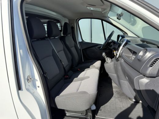 Renault Trafic 2.0 dCi 120 PK / L1H1 / 1e EIG. / 2x SCHUIFDEUR / IMPERIAAL / TREKHAAK / LED / CRUISE / 3-ZITS ActivLease financial lease