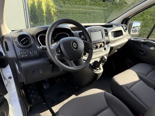 Renault Trafic 2.0 dCi 120 PK / L1H1 / 1e EIG. / 2x SCHUIFDEUR / IMPERIAAL / TREKHAAK / LED / CRUISE / 3-ZITS ActivLease financial lease