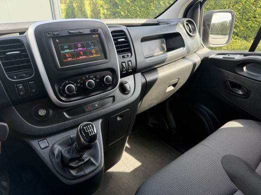 Renault Trafic 2.0 dCi 120 PK / L2H1 / 1e EIG. / TREKHAAK / IMPERIAAL / 3-ZITS / AIRCO / CRUISE / NAVI / LED ActivLease financial lease
