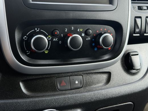 Renault Trafic 2.0 dCi 120 PK / L2H1 / 1e EIG. / TREKHAAK / IMPERIAAL / 3-ZITS / AIRCO / CRUISE / NAVI / LED ActivLease financial lease