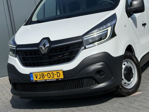 Renault Trafic 2.0 dCi 120 PK / L2H1 / 1e EIG. / TREKHAAK / IMPERIAAL / 3-ZITS / AIRCO / CRUISE / NAVI / LED ActivLease financial lease