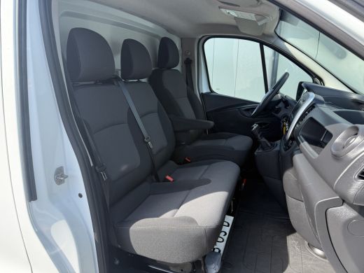 Renault Trafic 2.0 dCi 120 PK / L2H1 / 1e EIG. / TREKHAAK / IMPERIAAL / 3-ZITS / AIRCO / CRUISE / NAVI / LED ActivLease financial lease