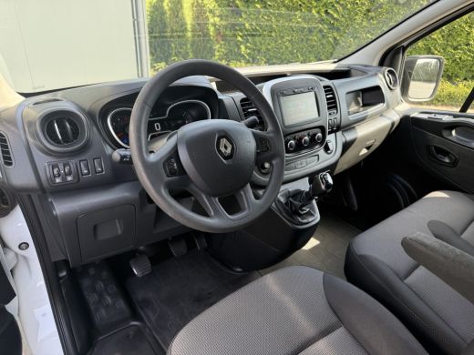 Renault Trafic 2.0 dCi 120 PK / L2H1 / 1e EIG. / TREKHAAK / IMPERIAAL / 3-ZITS / AIRCO / CRUISE / NAVI / LED ActivLease financial lease