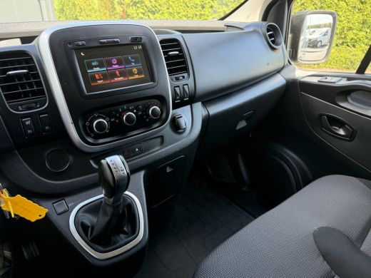 Renault Trafic 2.0 dCi 145 PK / L1H1 / AUTOMAAT / 2x SCHUIFDEUR / INRICHTING / TREKHAAK / IMPERIAAL / 3-ZITS ActivLease financial lease