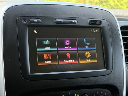 Renault Trafic 2.0 dCi 145 PK / L1H1 / AUTOMAAT / 2x SCHUIFDEUR / INRICHTING / TREKHAAK / IMPERIAAL / 3-ZITS ActivLease financial lease