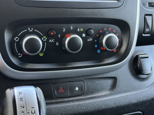 Renault Trafic 2.0 dCi 145 PK / L1H1 / AUTOMAAT / 2x SCHUIFDEUR / INRICHTING / TREKHAAK / IMPERIAAL / 3-ZITS ActivLease financial lease