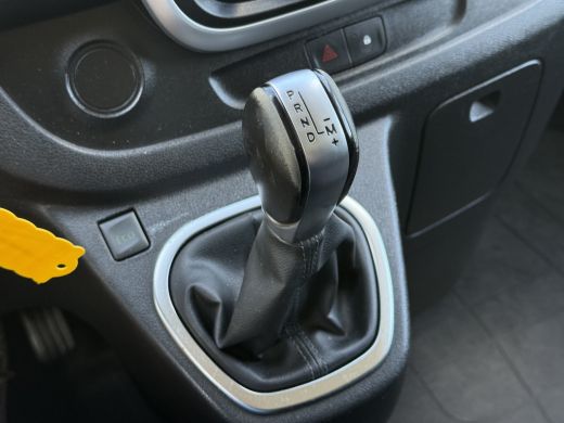 Renault Trafic 2.0 dCi 145 PK / L1H1 / AUTOMAAT / 2x SCHUIFDEUR / INRICHTING / TREKHAAK / IMPERIAAL / 3-ZITS ActivLease financial lease