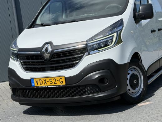 Renault Trafic 2.0 dCi 145 PK / L1H1 / AUTOMAAT / 2x SCHUIFDEUR / INRICHTING / TREKHAAK / IMPERIAAL / 3-ZITS ActivLease financial lease