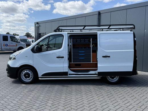 Renault Trafic 2.0 dCi 145 PK / L1H1 / AUTOMAAT / 2x SCHUIFDEUR / INRICHTING / TREKHAAK / IMPERIAAL / 3-ZITS ActivLease financial lease