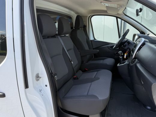 Renault Trafic 2.0 dCi 145 PK / L1H1 / AUTOMAAT / 2x SCHUIFDEUR / INRICHTING / TREKHAAK / IMPERIAAL / 3-ZITS ActivLease financial lease