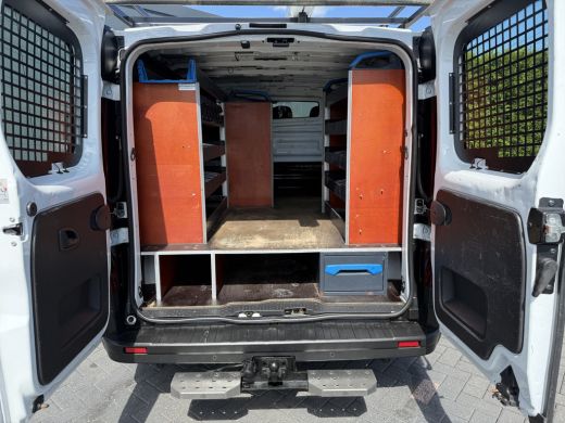 Renault Trafic 2.0 dCi 145 PK / L1H1 / AUTOMAAT / 2x SCHUIFDEUR / INRICHTING / TREKHAAK / IMPERIAAL / 3-ZITS ActivLease financial lease