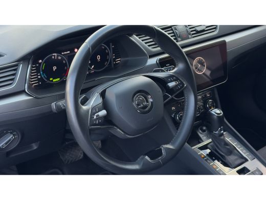 Skoda Superb Combi 1.4 TSI 218pk iV Business Edition Plus | Camera | Carplay | Adaptive Cruise | Voorstoelen E... ActivLease financial lease