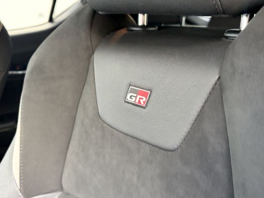 Toyota C-HR 2.0 Hybrid GR-Sport JBL Camera Alcantara Stoelverw Nav/Cruise Voll.Onderhouden! ActivLease financial lease