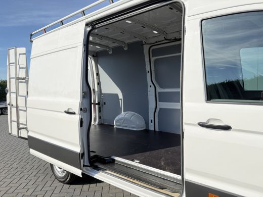 Volkswagen Crafter 2.0 TDI 141 PK / L3H3 / 2x SCHUIFDEUR / IMPERIAAL + LADDER / 3 TONS TREKHAAK / CAMERA / 3-ZITS / ... ActivLease financial lease