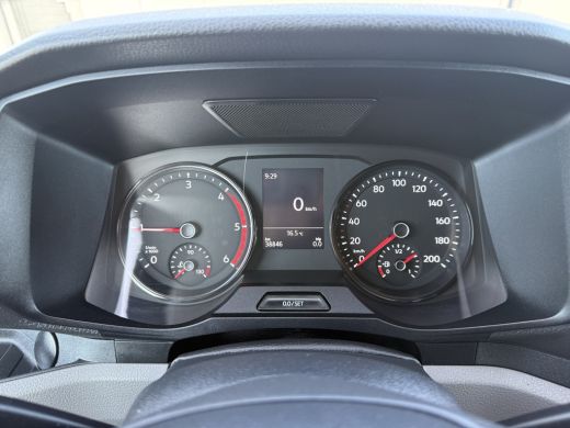 Volkswagen Crafter 2.0 TDI 141 PK / L3H3 / 2x SCHUIFDEUR / IMPERIAAL + LADDER / 3 TONS TREKHAAK / CAMERA / 3-ZITS / ... ActivLease financial lease