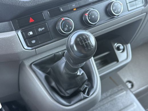 Volkswagen Crafter 2.0 TDI 141 PK / L3H3 / 2x SCHUIFDEUR / IMPERIAAL + LADDER / 3 TONS TREKHAAK / CAMERA / 3-ZITS / ... ActivLease financial lease