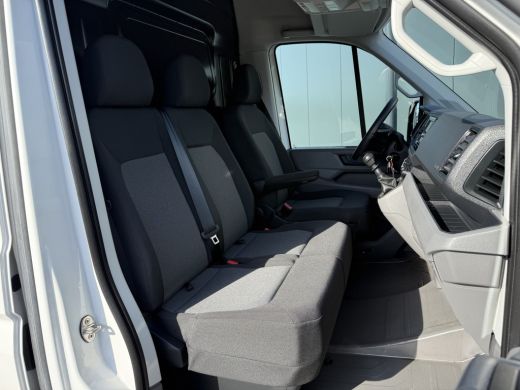 Volkswagen Crafter 2.0 TDI 141 PK / L3H3 / 2x SCHUIFDEUR / IMPERIAAL + LADDER / 3 TONS TREKHAAK / CAMERA / 3-ZITS / ... ActivLease financial lease